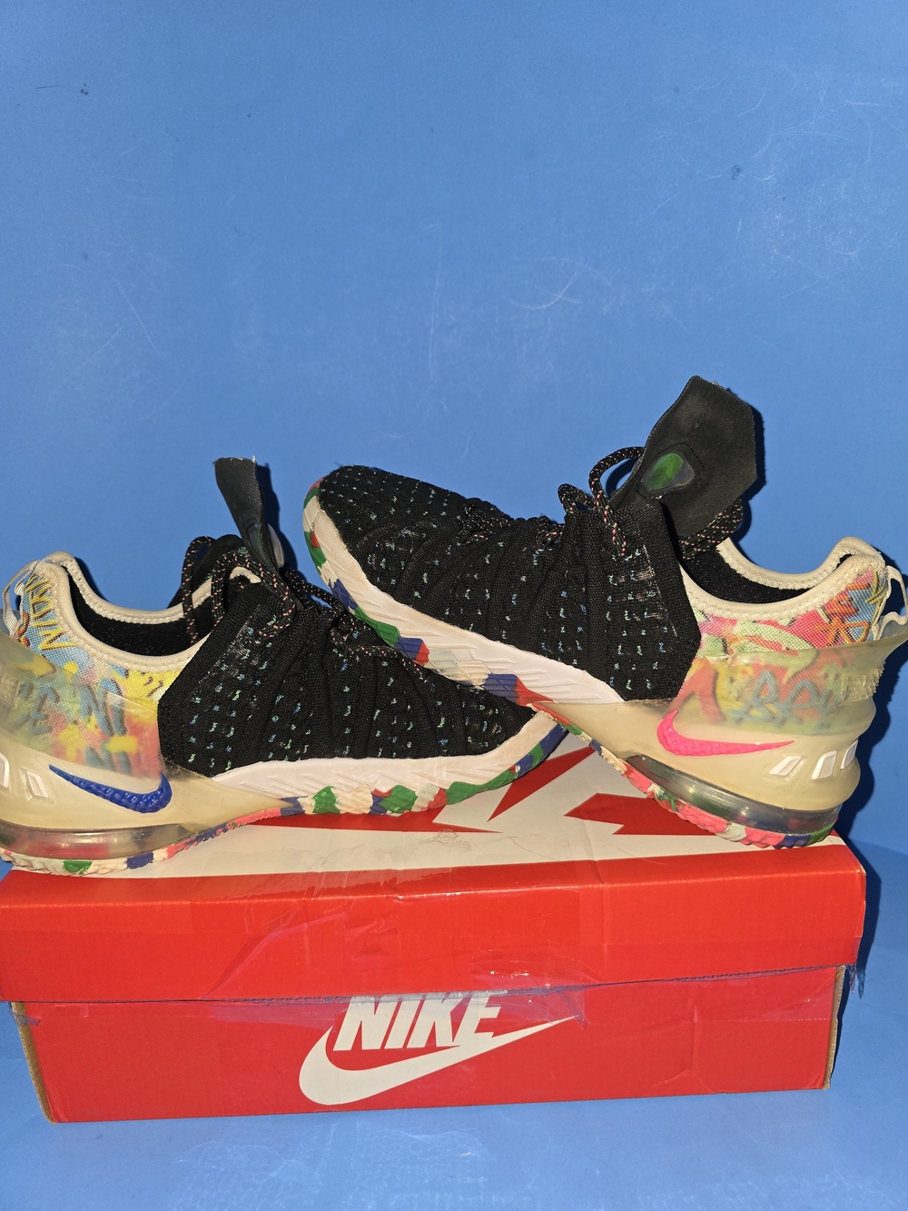 🔥 RARE Nike LeBron 17 Graffiti 🔥Size 5.5Y
